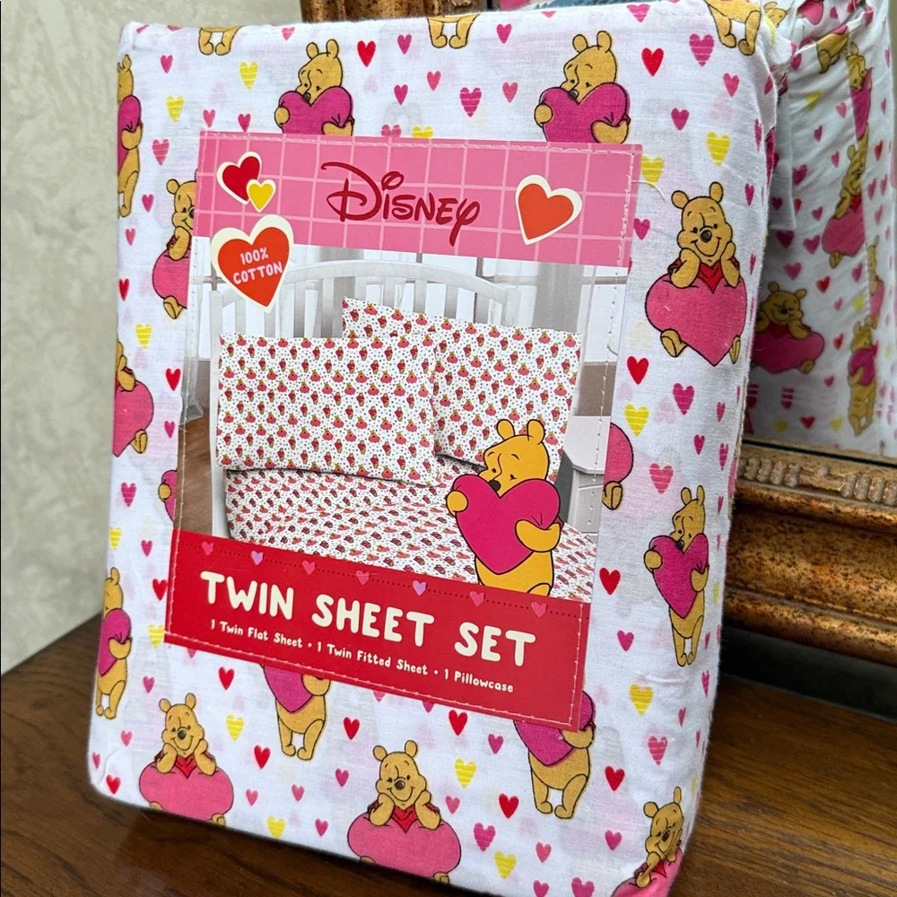 Disney Winnie the Pooh Heart Pattern Twin Sheet Set. 100% Cotton.